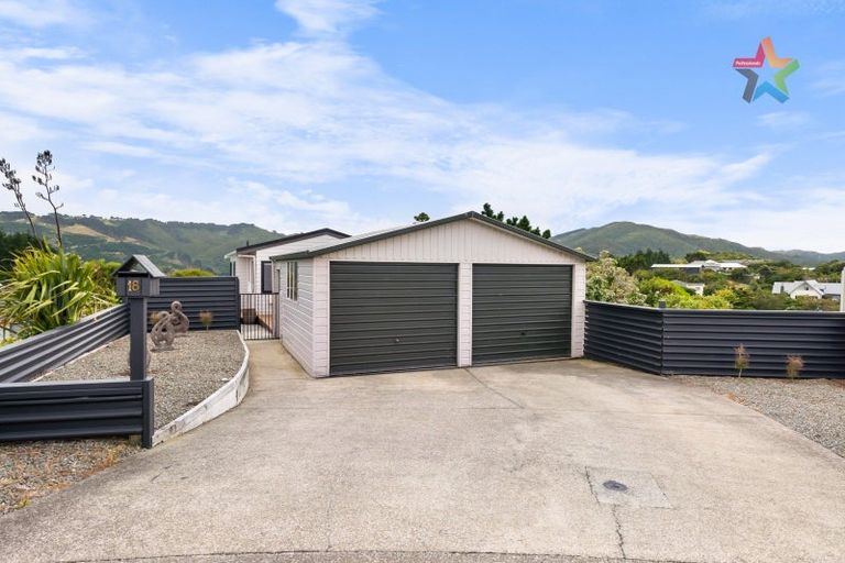 Photo of property in 18 Jasmine Grove, Maungaraki, Lower Hutt, 5010