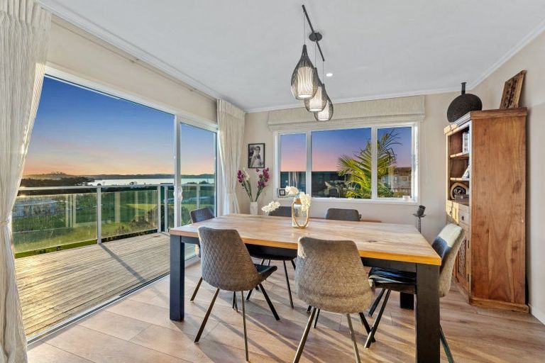 Photo of property in 8 Waititiro Rise, Stanmore Bay, Whangaparaoa, 0932