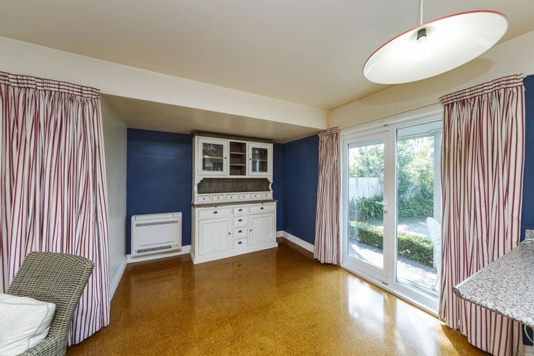 Photo of property in 27 Springdale Grove, Fitzherbert, Palmerston North, 4410