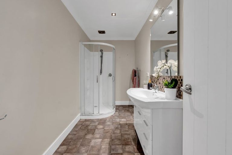 Photo of property in 116 Paraite Road, Paraite, New Plymouth, 4373