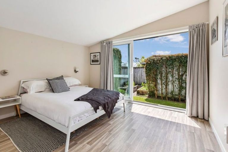 Photo of property in 66 Beach Haven Road, Beach Haven, Auckland, 0626