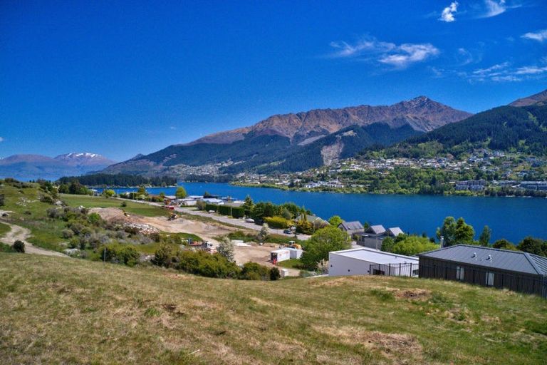 Photo of property in 10 Red Deer Rise, Kelvin Heights, Queenstown, 9300