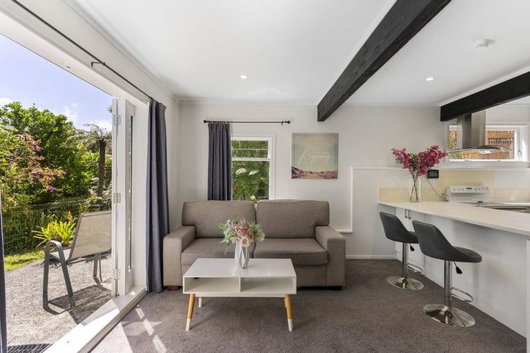 Photo of property in 39 Taylor Terrace, Tawa, Wellington, 5028