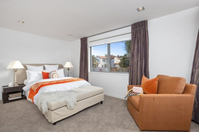 Photo of property in 2a Pierce Road, Milford, Auckland, 0620