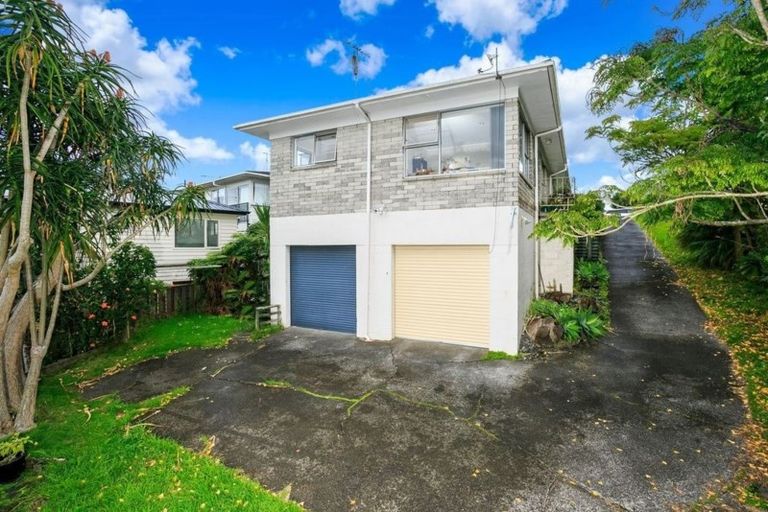 Photo of property in 2/35 Cockayne Crescent, Sunnynook, Auckland, 0620