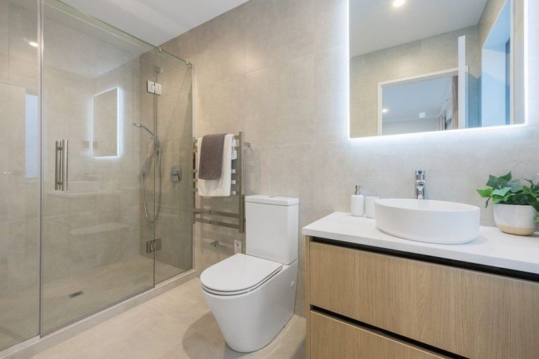 Photo of property in 8 Kina Place, Long Bay, Auckland, 0630