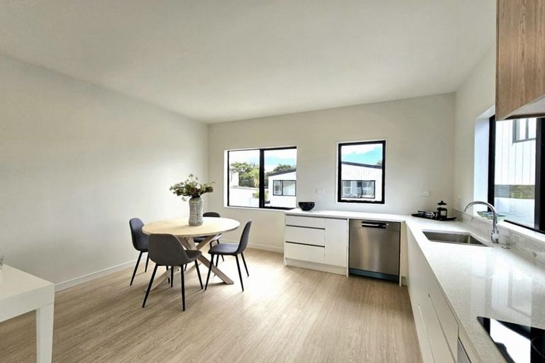 Photo of property in 37e West Harbour Drive, West Harbour, Auckland, 0618