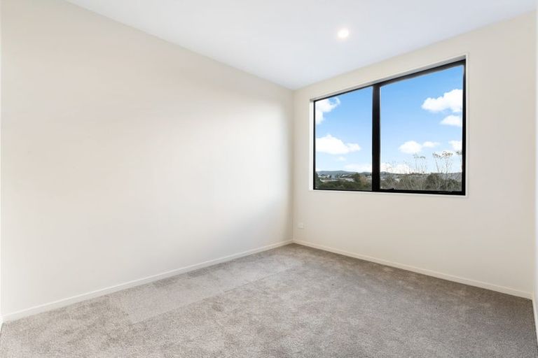 Photo of property in 4/11 Seymour Road, Sunnyvale, Auckland, 0612