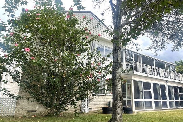 Photo of property in 2 Sylvan Park Avenue, Milford, Auckland, 0620