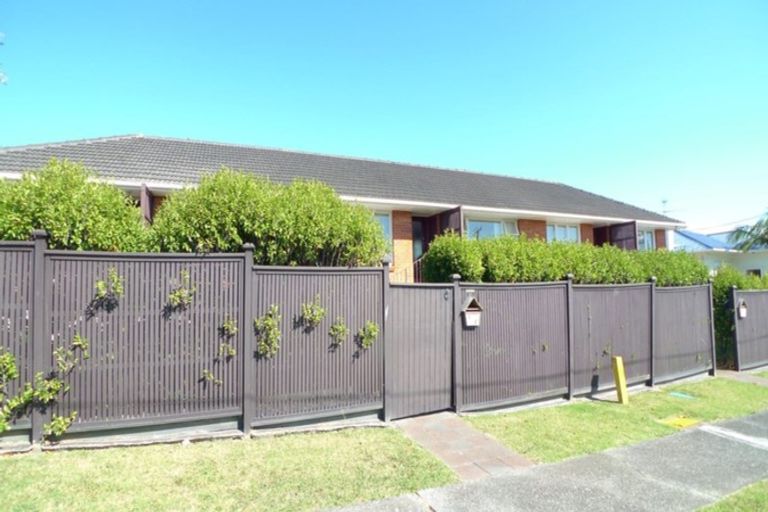 Photo of property in 1/6 Corrella Road, Belmont, Auckland, 0622