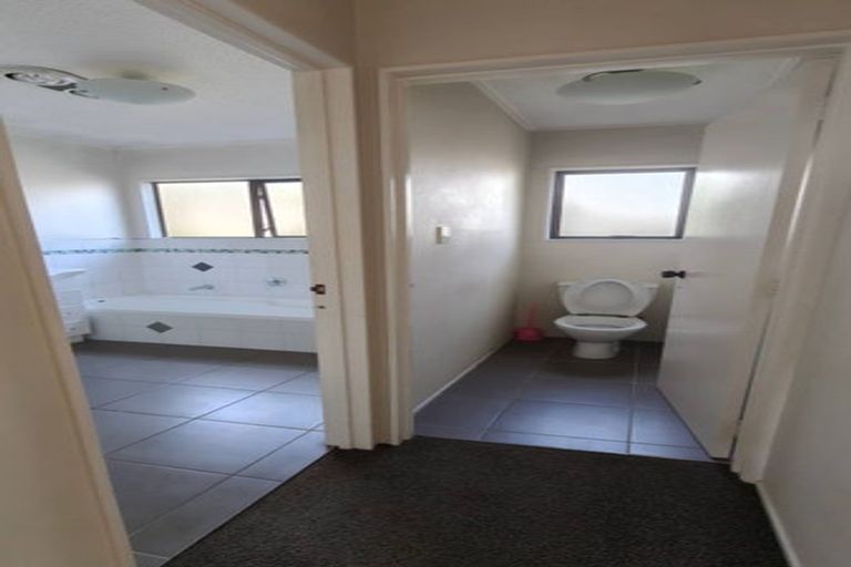 Photo of property in 2/717 East Coast Road, Browns Bay, Auckland, 0630