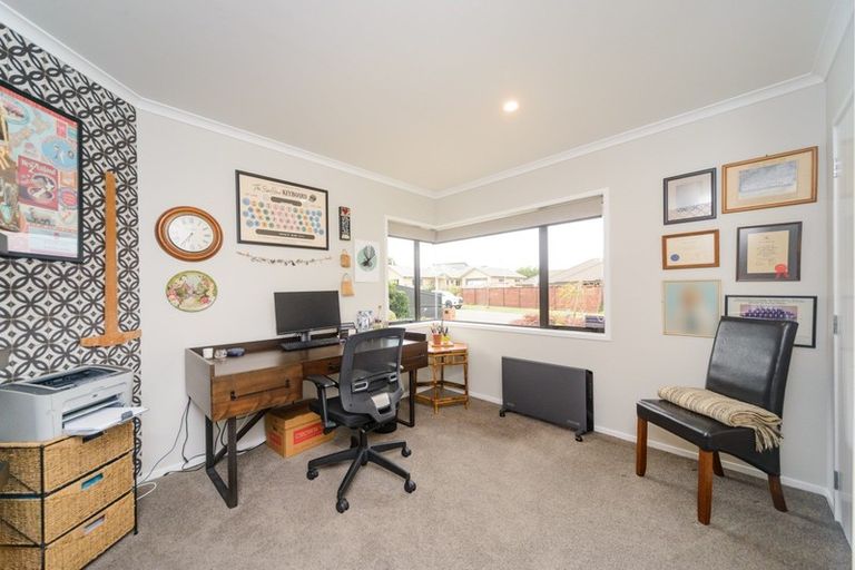 Photo of property in 14 Tennyson Avenue, Kelvin Grove, Palmerston North, 4414