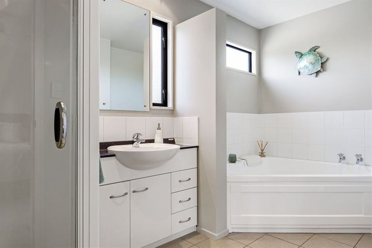 Photo of property in 1 Sharnbrook Lane, Casebrook, Christchurch, 8051