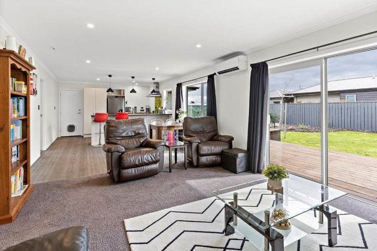 Photo of property in 1 Routhan Way, Carterton, 5713