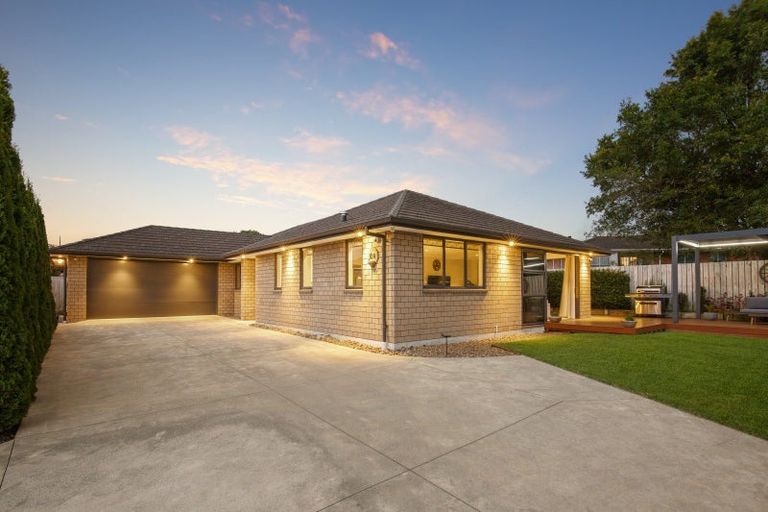 Photo of property in 12a Henry Curd Terrace, Pukekohe, 2120