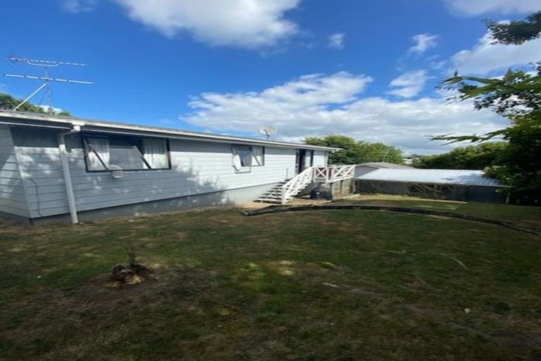 Photo of property in 2/14 Thalia Place, Totara Vale, Auckland, 0629