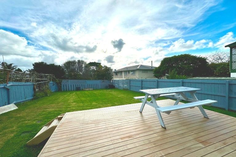 Photo of property in 2/102 Lynwood Road, New Lynn, Auckland, 0600