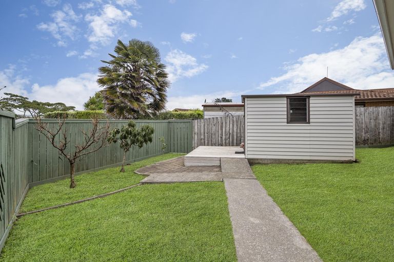 Photo of property in 2/10 Pinewood Grove, Botany Downs, Auckland, 2010