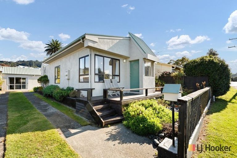 Photo of property in 47 Beach Road, Waihi Beach, 3611