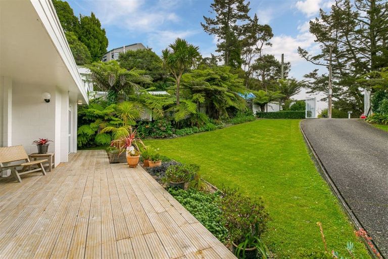 Photo of property in 1040 Scenic Drive North, Swanson, Auckland, 0816