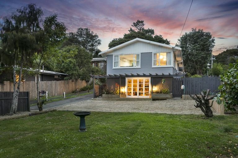 Photo of property in 512 West Coast Road, Oratia, Auckland, 0604