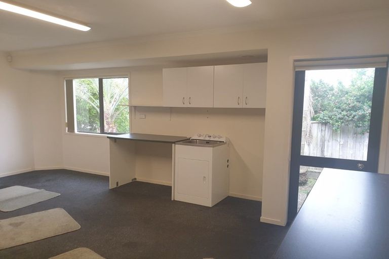 Photo of property in 60 Cabeleigh Drive, Helensville, 0800