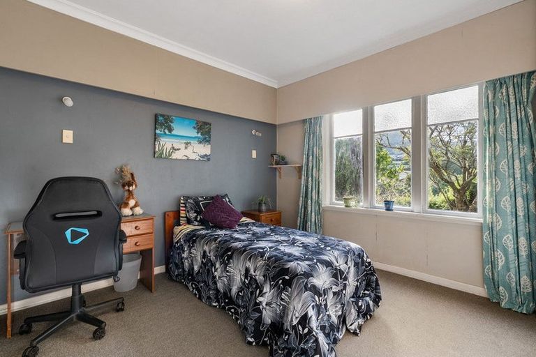 Photo of property in 14 Kowhai Street, Tawa, Wellington, 5028