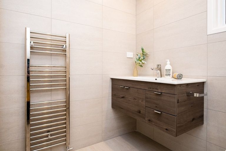 Photo of property in 2a Cobden Road, Bluff Hill, Napier, 4110