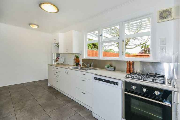 Photo of property in 33 Flay Crescent, Burnside, Christchurch, 8053