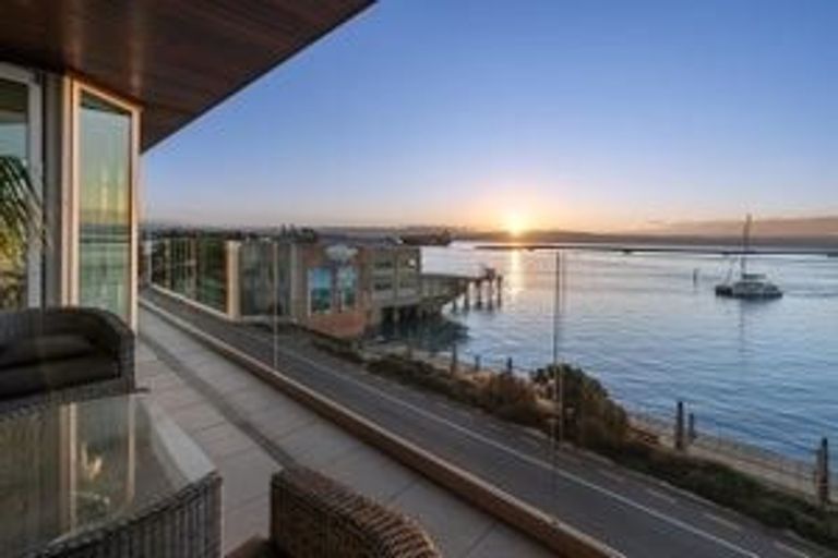 Photo of property in Quay Apartments Tower 2, 206/283 Wakefield Quay, Stepneyville, Nelson, 7010