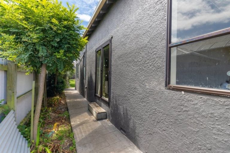 Photo of property in 103 Hargest Crescent, Saint Clair, Dunedin, 9012