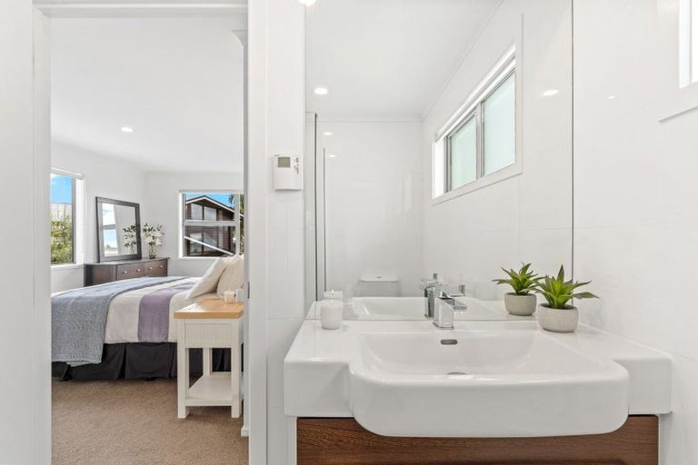 Photo of property in 26 Waitotara Way, Whitianga, 3510