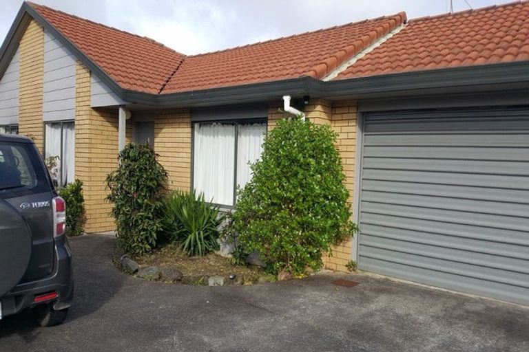 Photo of property in 2/11 Thomas Road, Flat Bush, Auckland, 2019