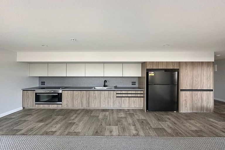 Photo of property in Unit 106,l1, 106/14 Laings Road, Hutt Central, Lower Hutt, 5010