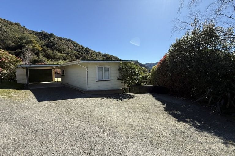 Photo of property in 27 Main Road, Havelock, 7100