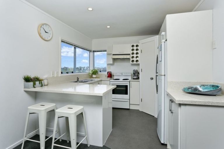Photo of property in 1/10 Witheford Drive, Bayview, Auckland, 0629