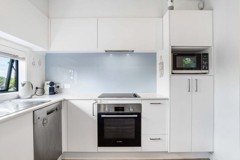 Photo of property in 2/141 Wallace Road, Mangere Bridge, Auckland, 2022