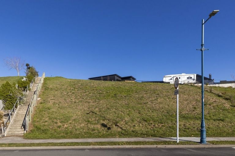 Photo of property in 38 Golf View Close, Fairhall, 7272