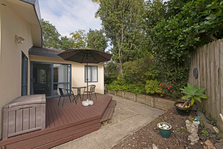 Photo of property in 27 Milan Drive, Glen Eden, Auckland, 0602