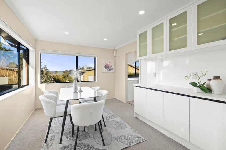 Photo of property in 2/20 Beach Road, Mellons Bay, Auckland, 2014