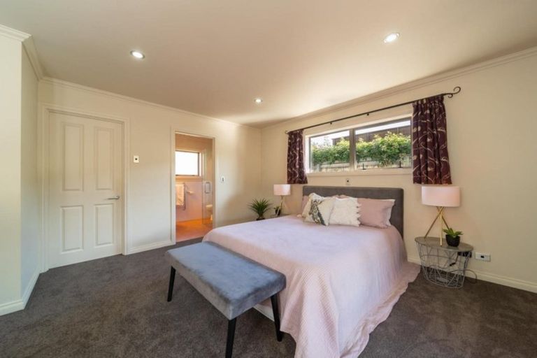 Photo of property in 4 Coburn Place, Lake Hayes, Queenstown, 9304