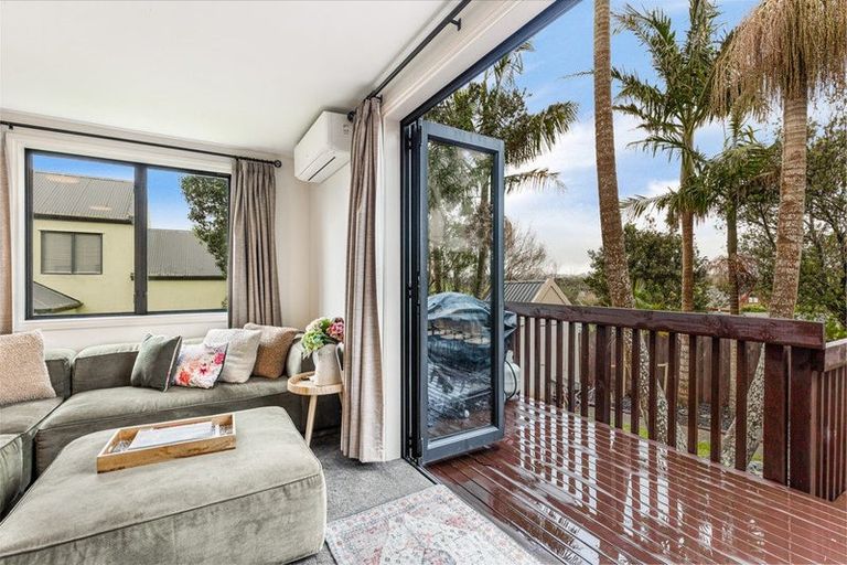 Photo of property in 5 View Ridge Drive, Ranui, Auckland, 0612