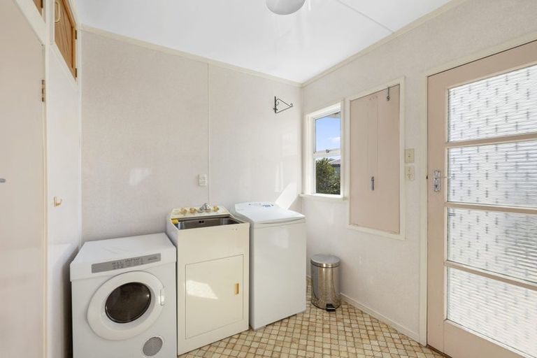 Photo of property in 42 Queens Road, Glen Avon, New Plymouth, 4312