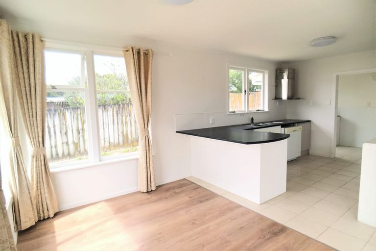 Photo of property in 8a Harrington Road, Henderson, Auckland, 0610