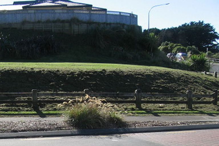 Photo of property in 2 Ring Lane, Paparangi, Wellington, 6037