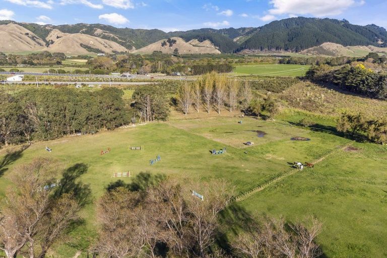 Photo of property in 84 Derham Road, Te Horo, Otaki, 5581