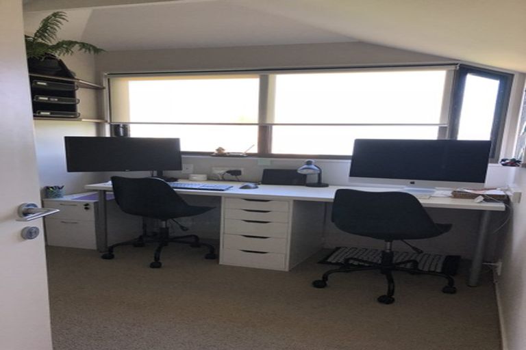 Photo of property in 100 Stanley Point Road, Stanley Point, Auckland, 0624