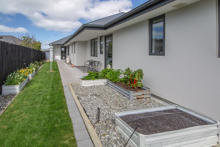 Photo of property in 28 Surfers Place, North New Brighton, Christchurch, 8083
