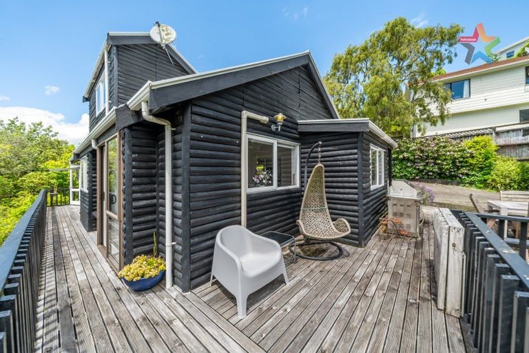 Photo of property in 31 Pekanga Road, Normandale, Lower Hutt, 5010