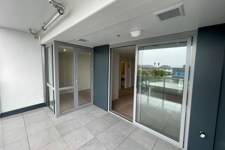 Photo of property in Bella Vista, 2f/84 Gunner Drive, Te Atatu Peninsula, Auckland, 0610